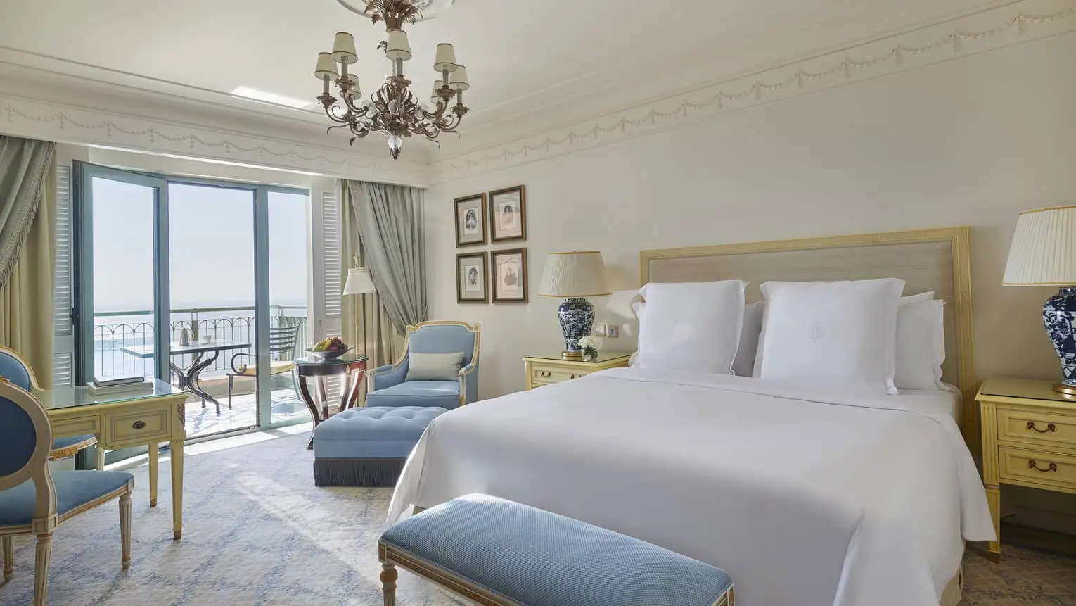 Superior King-Size Room – City View
