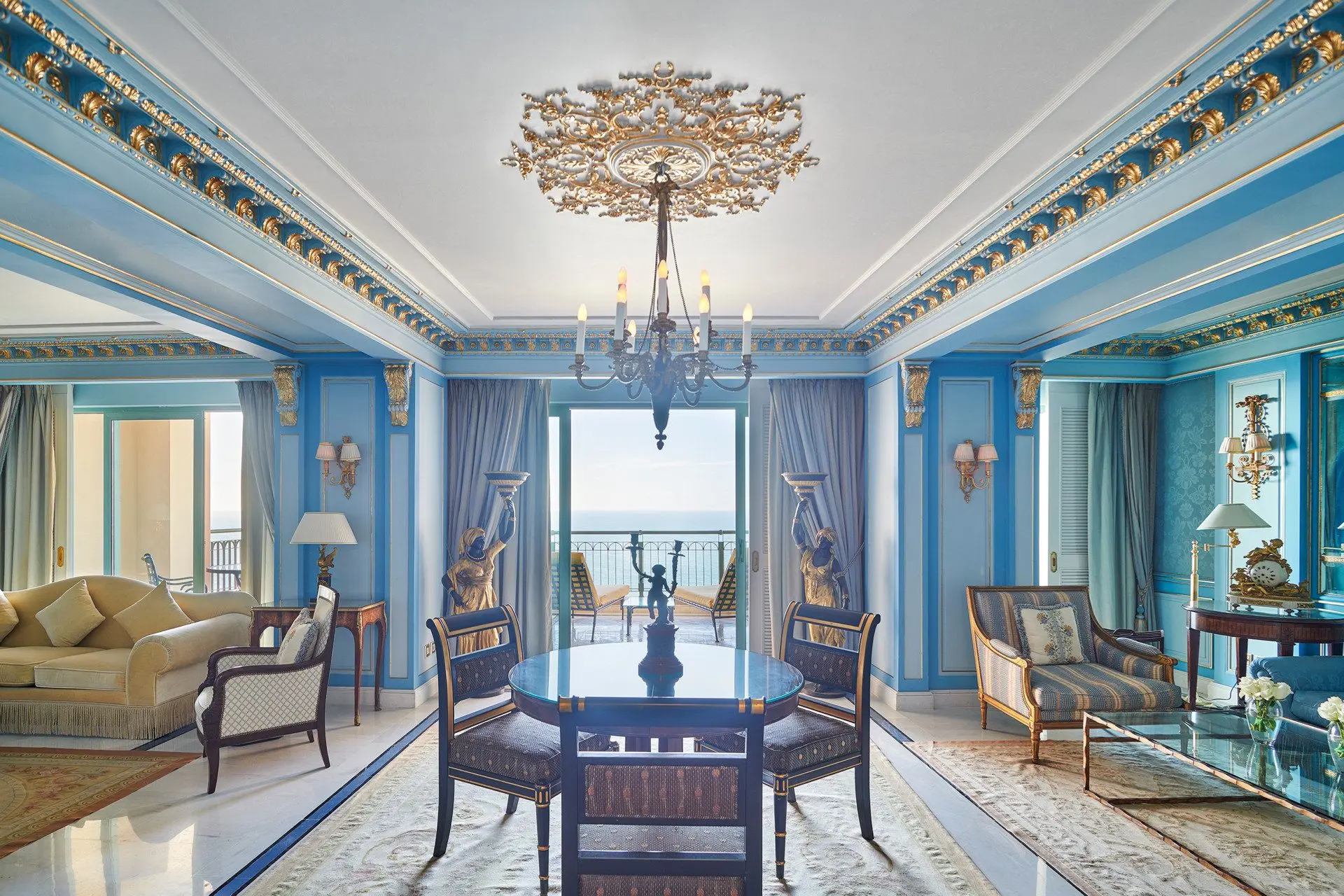 Superior King-Size Room – City View