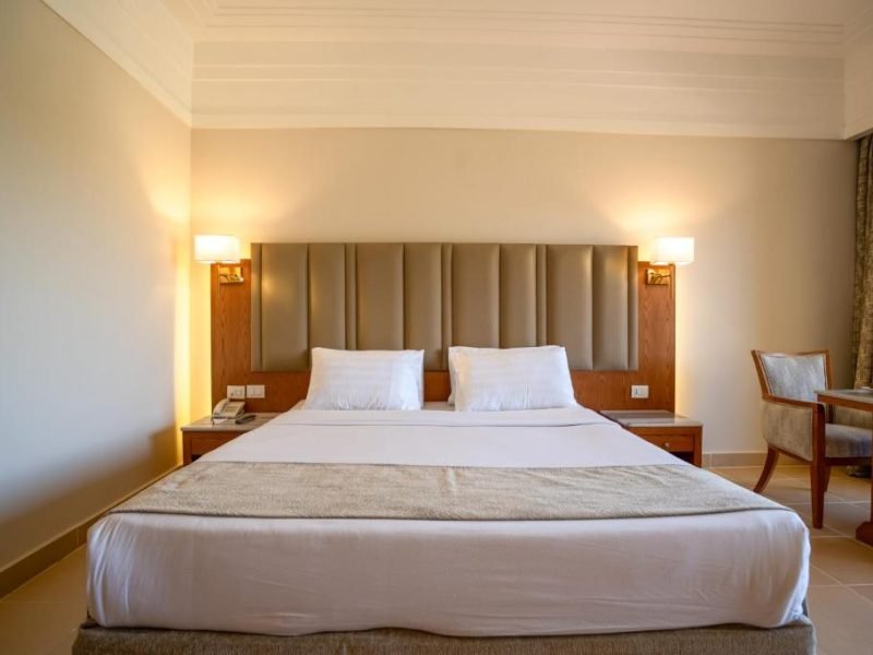 Serenity Alma Heights – Deluxe Room