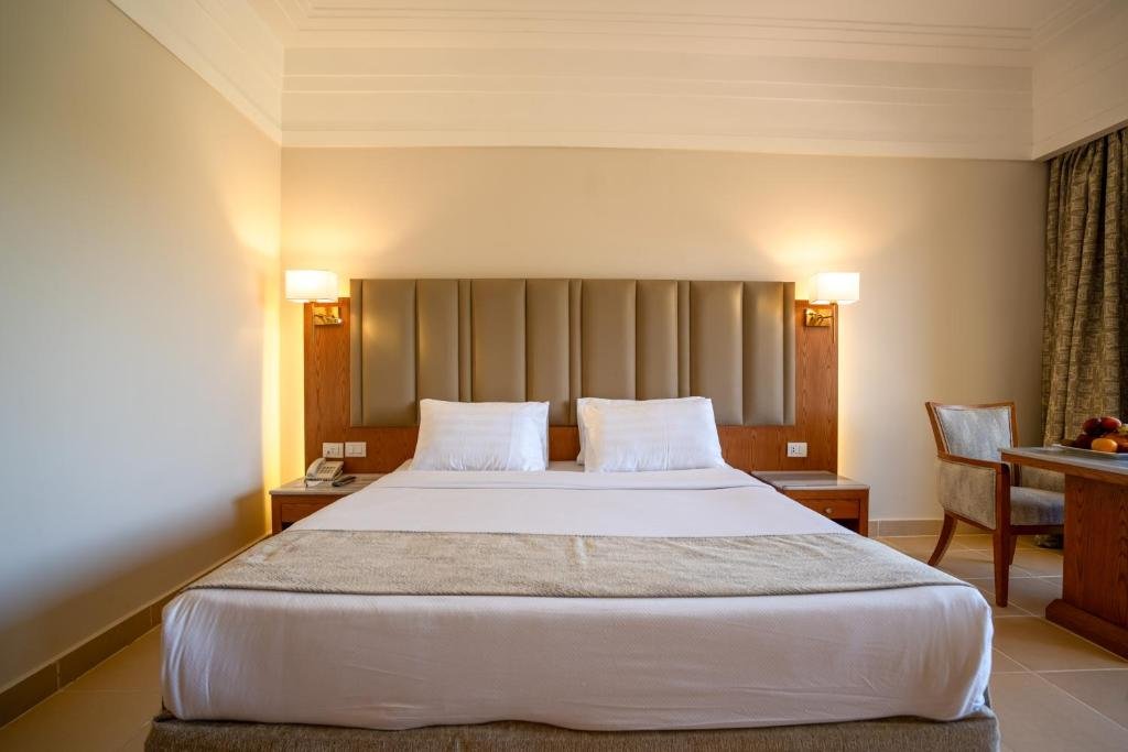 Serenity Alma Heights – Deluxe Room