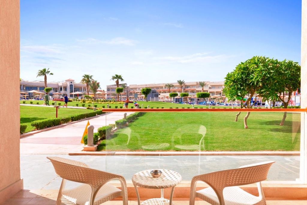 Deluxe Room – Garden View | Pickalbatros Royal Moderna Resort