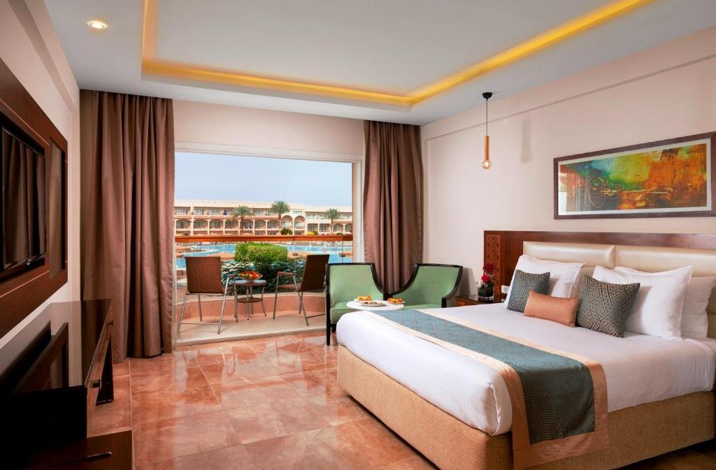 Deluxe Pool View Room | Pickalbatros Royal Moderna Resort