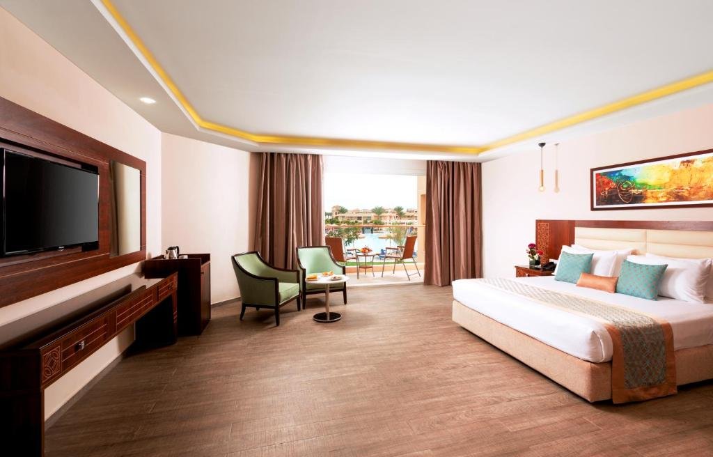 Deluxe Pool View Room | Pickalbatros Royal Moderna Resort