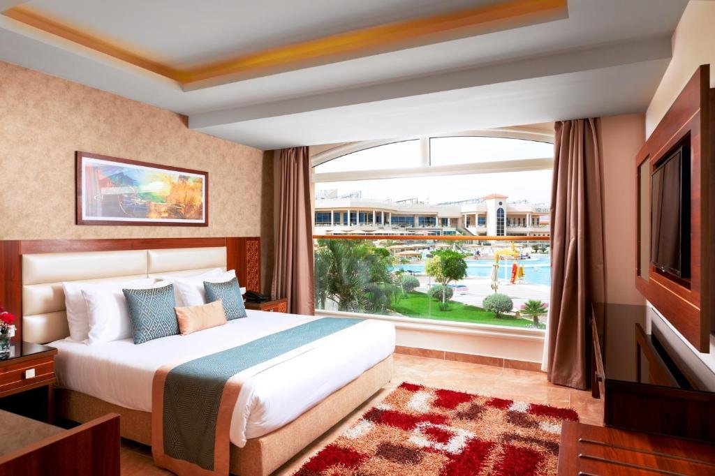 Deluxe Pool View Room | Pickalbatros Royal Moderna Resort